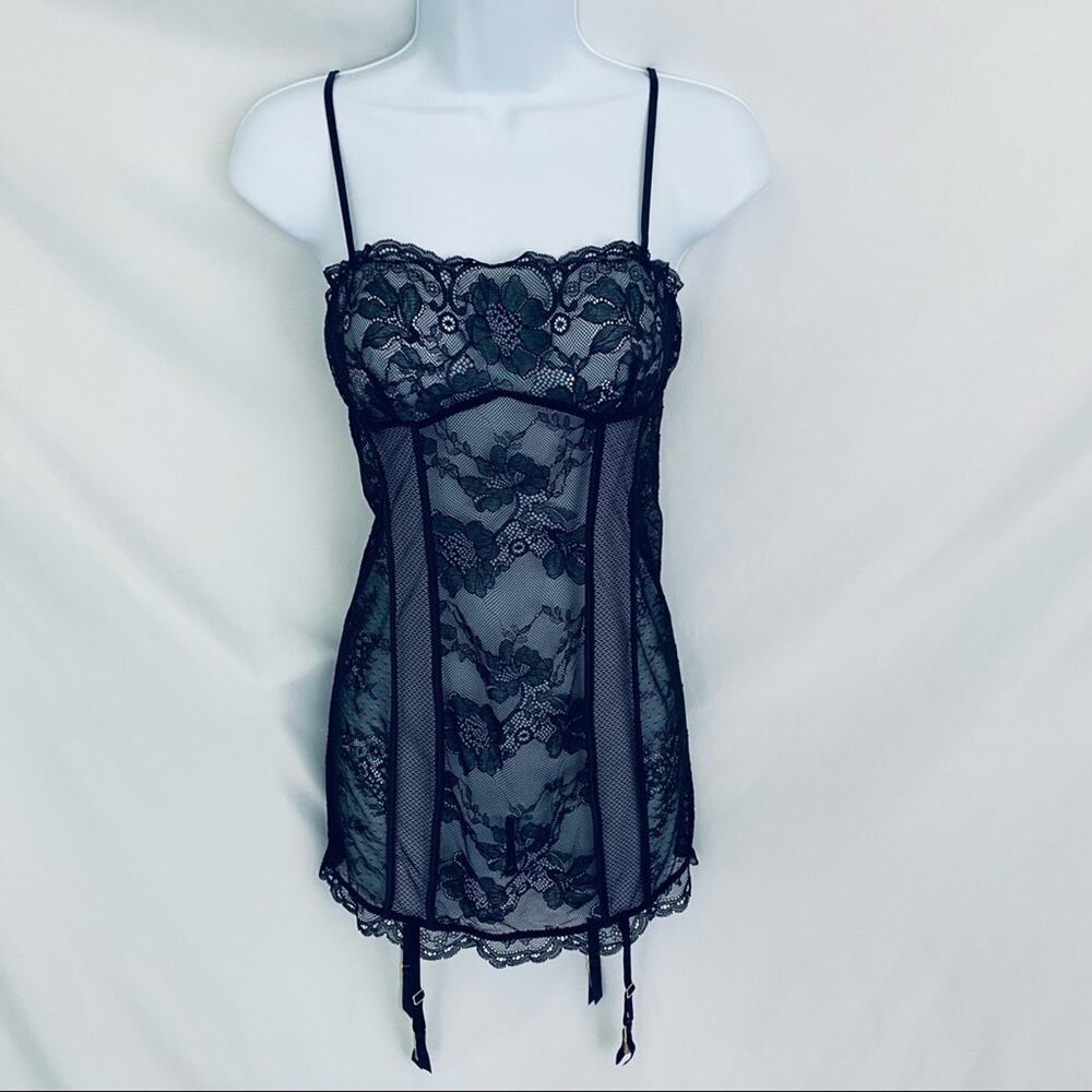 Victoria’s Secret Lace-Up Garterslip Size Small